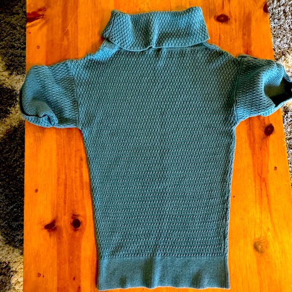 Sweater!! 👀 - Picture 4 of 5